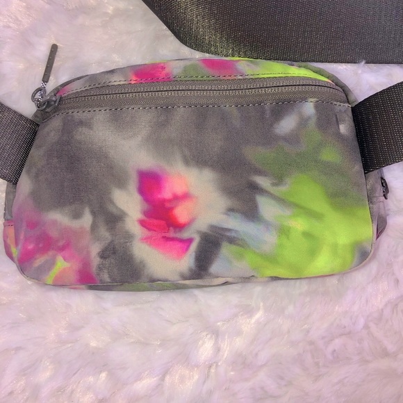 Lululemon Everywhere Belt Bag NWT Hyper Dye Multi **LAST ONE** - Picture 3 of 15